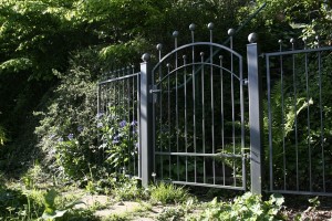 garden-gate-116918_640(5)